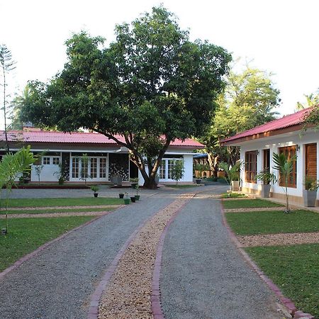 Nirmala Hotel And Restaurant Polonnaruwa Luaran gambar