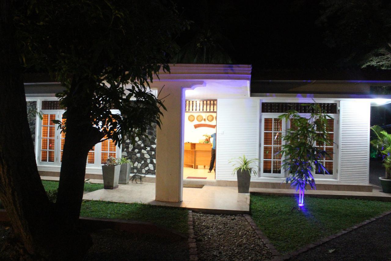 Nirmala Hotel And Restaurant Polonnaruwa Luaran gambar